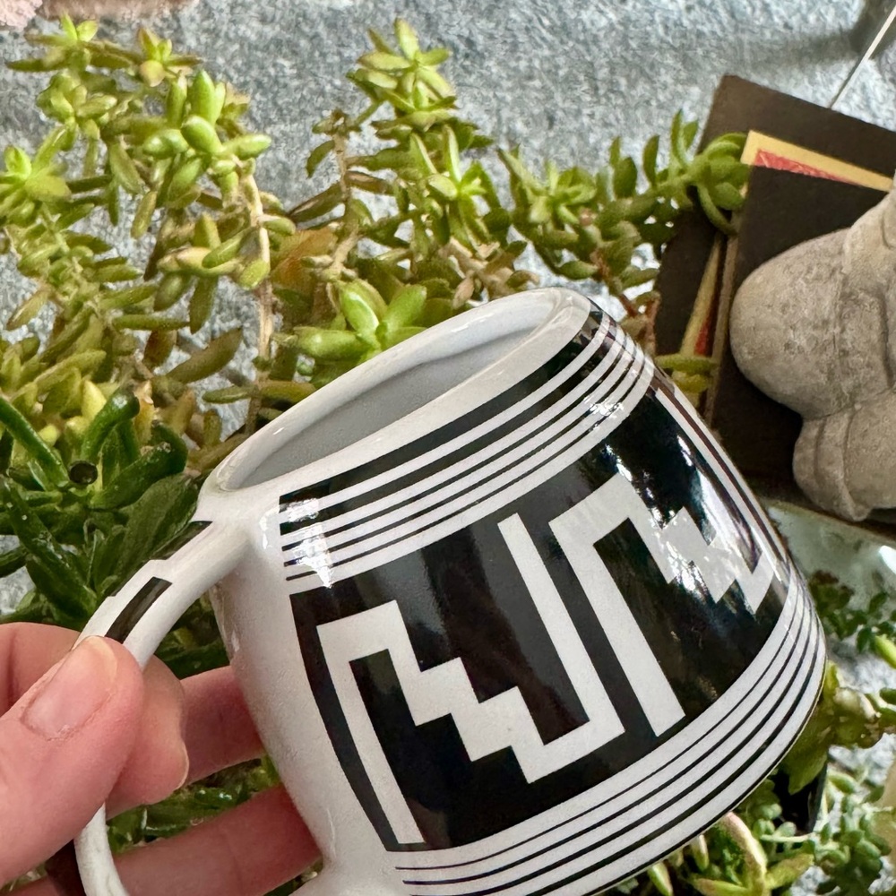 Treasure Chest Southwestern Tribal Coffee Mug Las Cruces NM Black & White Vtg 29